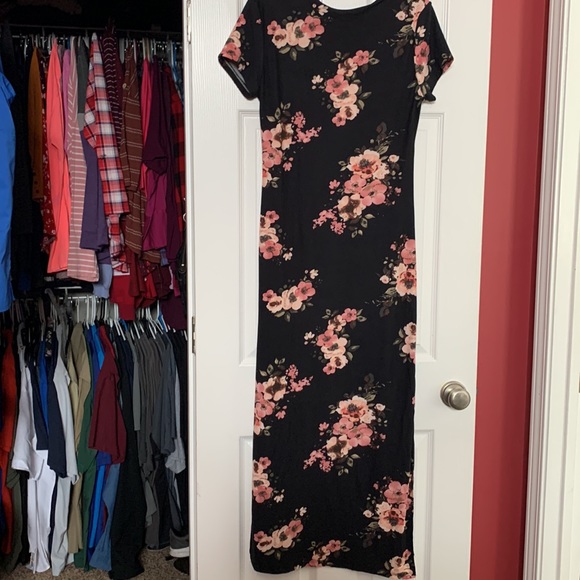 Bobbie Brooks black long dress with side slots and pink flowers size medium - Picture 2 of 6